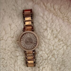 Michael Kors: Elegant Gold and Brown Women's Watch